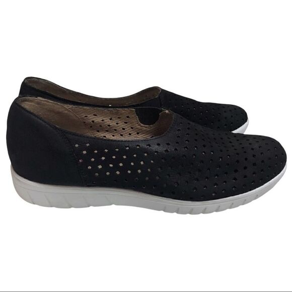Munro Black Slip On Sneakers - Picture 2 of 11